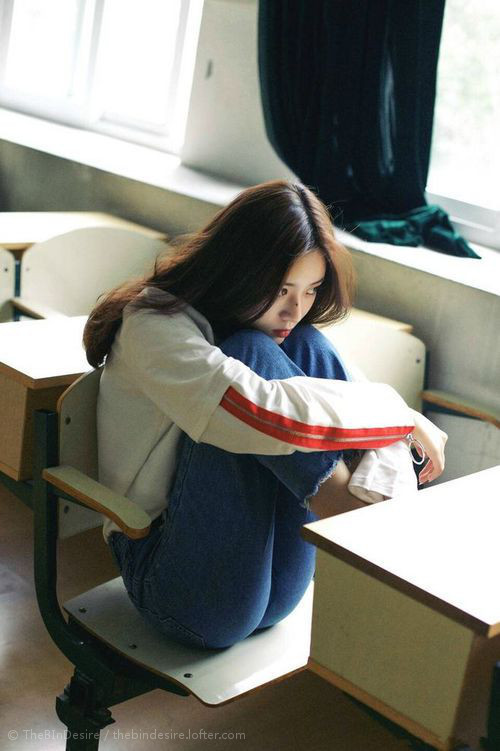 中国女足在比赛中体现出团队拼搏精神，中国女足精神素材