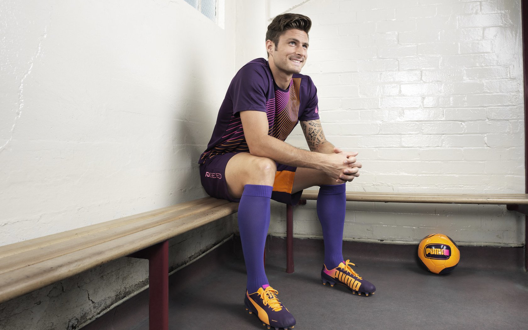 伊朗队战术曝光：在冰地用地毯拖球，伊朗的地毯优点